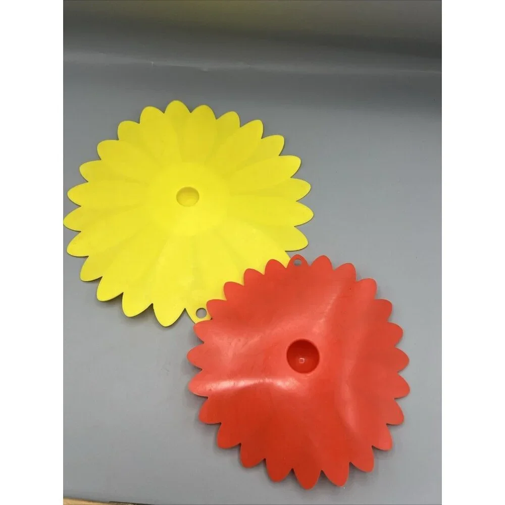 Silicone Lids Pot Covers Daisy Micro Oven Safe OSTER 11” Yellow & 8” Red Hanging